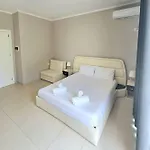The Sunny Side Apartament *