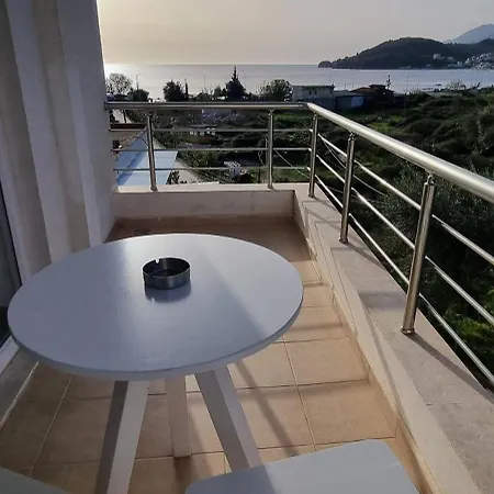 Apartment The Sunny Side Himarë