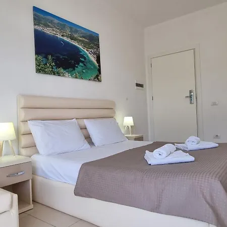 The Sunny Side Apartment Himarë