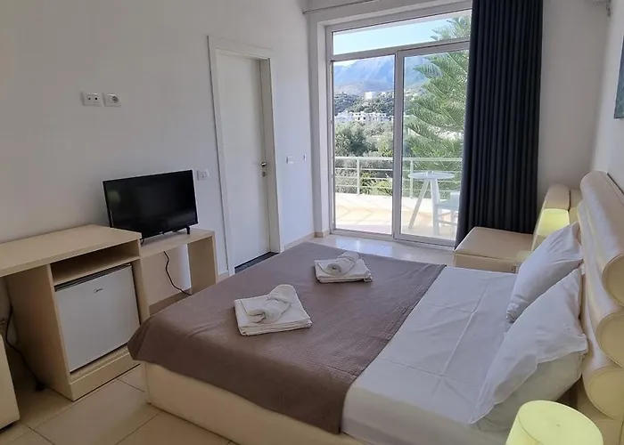The Sunny Side Apartment Himarë